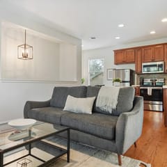 Beautiful King Accommodations + Luxury Linen + W/D