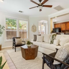 Perfect Central Location + Free Prkg and Cozy Beds