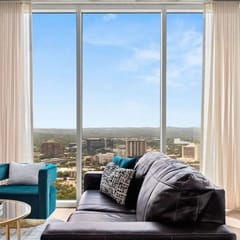 Rainey St Lux Condo: Rooftop Pool & Lake Views