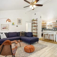Stylish Austin Retreat w/ Luxurious King Bed + W/D