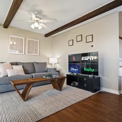 Walk to Zilker! Patio w/ a View & Elevated Balcony