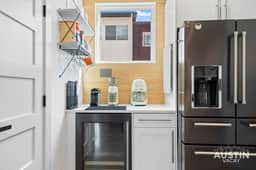 10-Min to ABIA, UT, Downtown Bright & Dog-Friendly - Image 2
