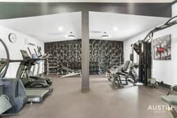 Amenity Heavy Serene Apt in Convenient Location - Image 3