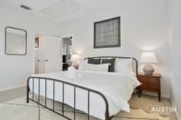 Beautiful King Accommodations + Luxury Linen + W/D - Image 2
