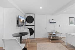Cozy Chic Studio | Prime Austin Location - Image 3