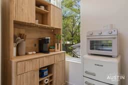 East Austin Studio w Kitchn near UT & LadyBird Lk - Image 3