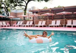 Enjoy DT Newly Renovated & Patio + Free Swim Club - Image 4