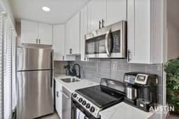 Explore Austin Life | Studio Near Guadalupe St - Image 3