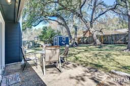 Feels Like Home | Beautiful Yard Near The Domain - Image 4