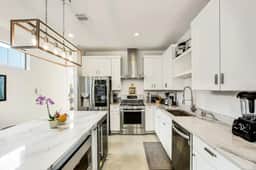 Gorgeous 3BR/3BA in the Heart of South Congress - Image 2