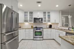 Gorgeous Home in Heart of Zilker with Full Kitchen - Image 2