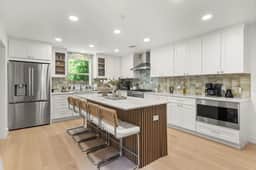Holly Haven w Chef’s Kitchen Mins to Lady Bird - Image 2