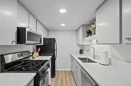 Lavaca Living | Walk to Capitol + Garage Parking - Image 3