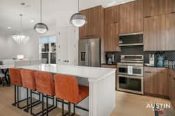 Luxury Living, Close to UT w BBQ & Cowboy Pool - Image 3