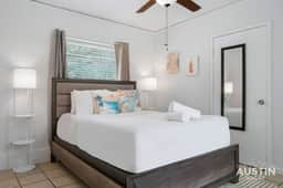 Near Lake, Waterpark Access 1BR Bungalow & Firepit - Image 2
