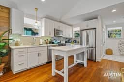 Pet-Friendly East Cesar Chavez Home Near Downtown! - Image 2