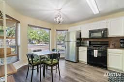 Pet-Friendly Yard w Grill | N Austin | Near Domain - Image 2