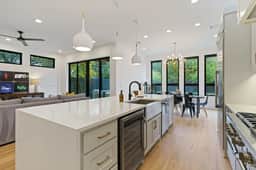 Pool, Hot Tub & Patio w/Modern Updates in E Austin - Image 3