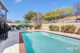 Riverside Gem for 4 | Swimming Pool + Free Parking - Image 4