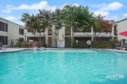 Spacious 2 Apt Combo | Sleeps 12 + Pool and Pets - Image 4