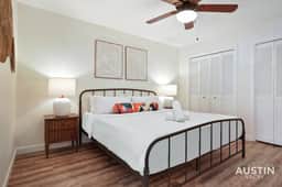 Stay Longer in Austin | King Suite + Poolside Fun! - Image 4
