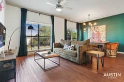 Stylish 4BR with Smart TV and Free Garage Parking - Image 2