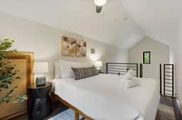 Stylish Boho Loft w Free Prkg + Luxurious King Bed - Image 4