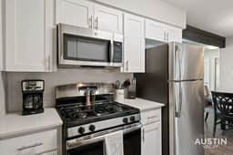 Walk to Barton Springs | Spacious + Free Parking - Image 4