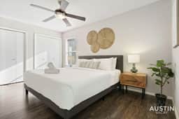 Walk to Barton Springs | Spacious + Free Parking - Image 2
