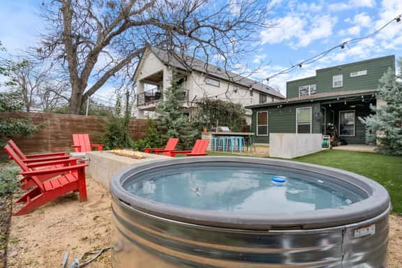 A Stylish Retreat + Outdoor Oasis in Heart of Austin - Image 1