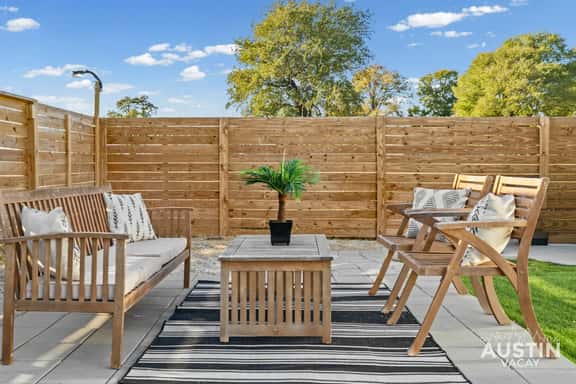 Airport Access | EV Charger + Grill + Fenced Yard - Image 1