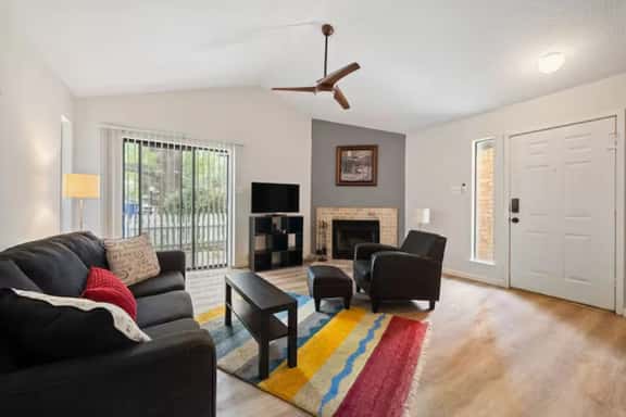 Cozy Condo Near DT ATX – Ideal for Extended Stays - Image 1