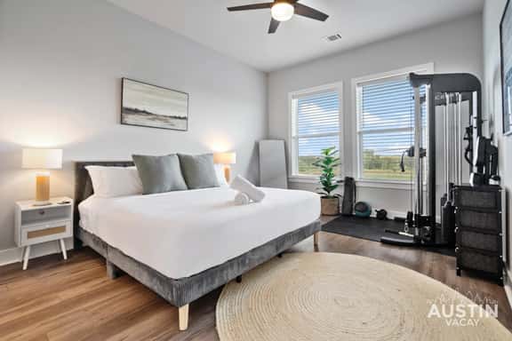 E Austin Apt | Walk to BBQ, Dog Park w Gym&Parking - Image 1