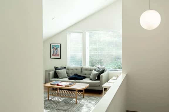 En Suite Complete - Parking, 2 Bed/2 Bath, Modern - Image 1