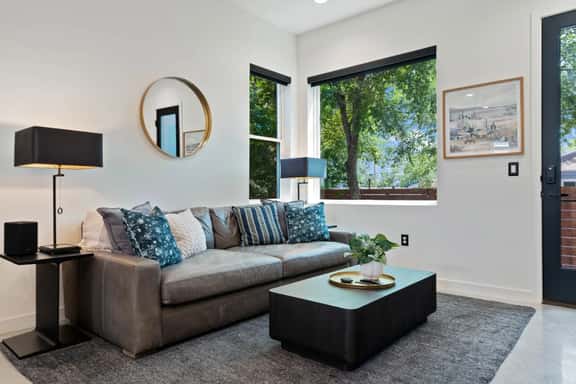 Luxury East Austin Hideaway w Yard & Private Deck! - Image 1