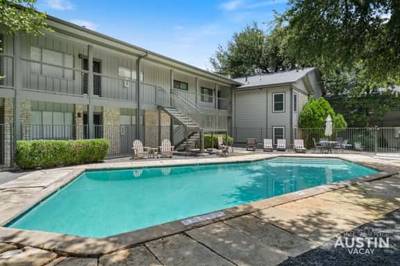 Pet Friendly Condo with Pool Near Downtown & Lake - Image 1