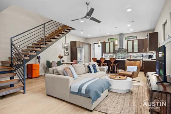 Quiet E Austin Comfort w 3 Suites, Peloton + Grill - Image 1