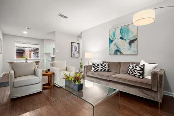 Retro Chic - Old Austin Charm W/ Updated Features! - Image 1