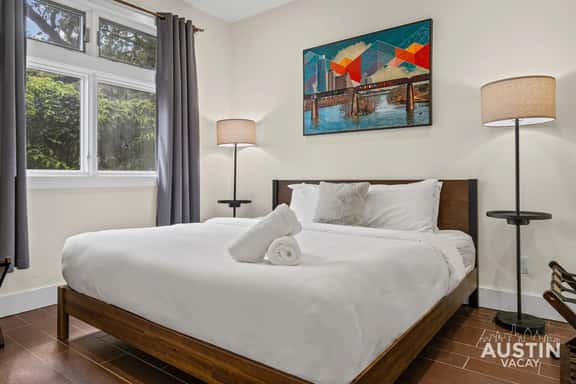 SoCo Hideaway - King Comfort Near Lady Bird Lake! - Image 1