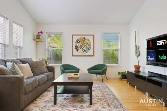 South Congress Living w/ Gorgeous Porch & Backyard - Image 1