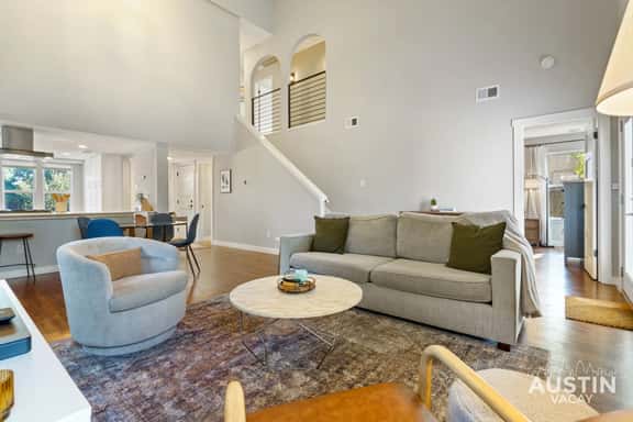 Spacious Living in S. Austin | Home Gym + Office - Image 1