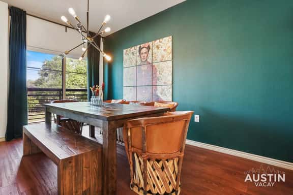 Stylish 4BR with Smart TV and Free Garage Parking - Image 1