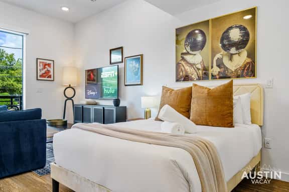 Vibrant Austin Studio | Balcony + Parking + Wi-Fi - Image 1