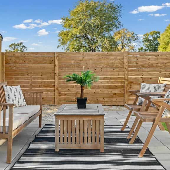 Airport Access | EV Charger + Grill + Fenced Yard - Image 1