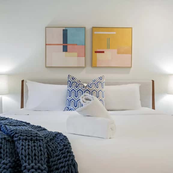 Close to Barton Springs + Zilker | King BR + Patio - Image 1