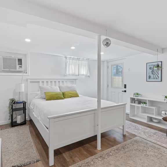 Cozy Chic Studio | Prime Austin Location - Image 1
