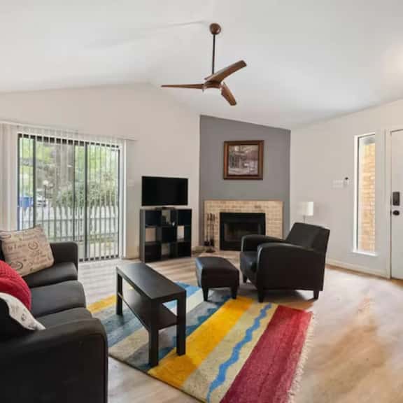 Cozy Condo Near DT ATX – Ideal for Extended Stays - Image 1