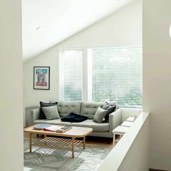 En Suite Complete - Parking, 2 Bed/2 Bath, Modern - Image 1