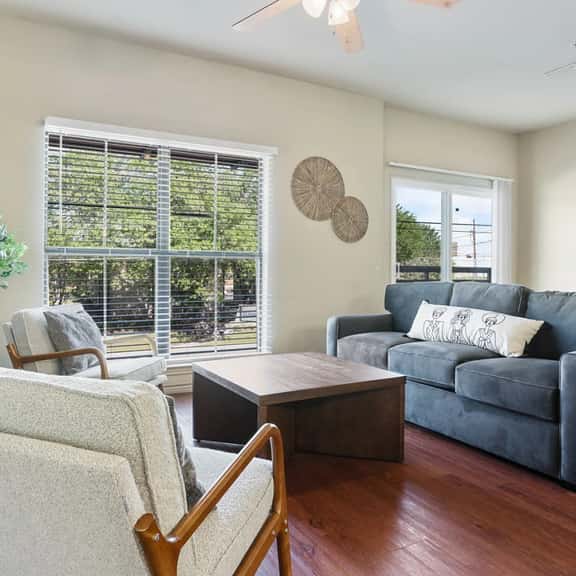 Fully Equipped w/ Stylish Design and Free Parking - Image 1