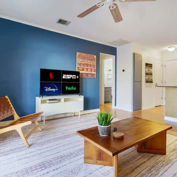 Near Zilker Park | Chic Apt w Free Parking & Pool! - Image 1